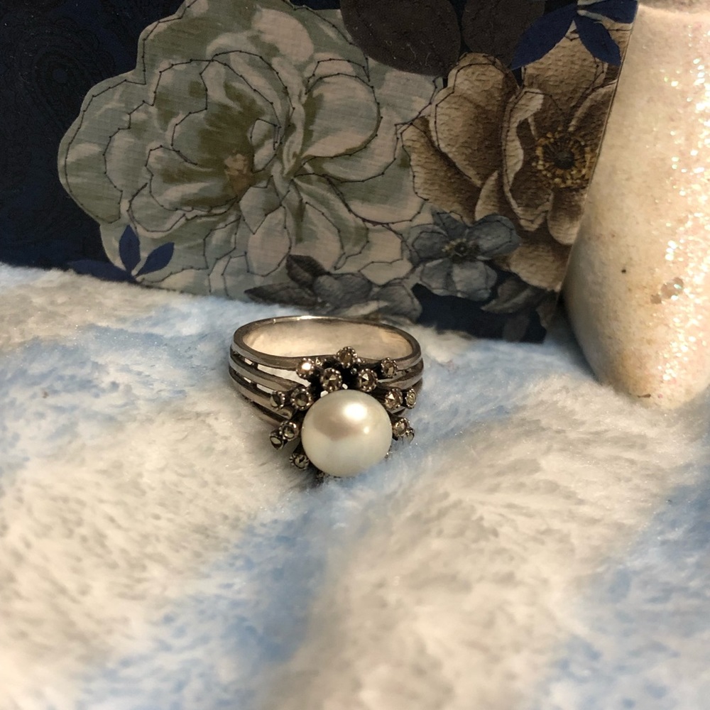 Sterling silver ring 925 with marcasite stones and pearl